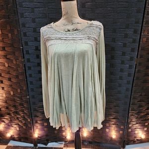 Easel Los Angeles cute flowy long sleeve Tunic. Color: Sage Green Size: S